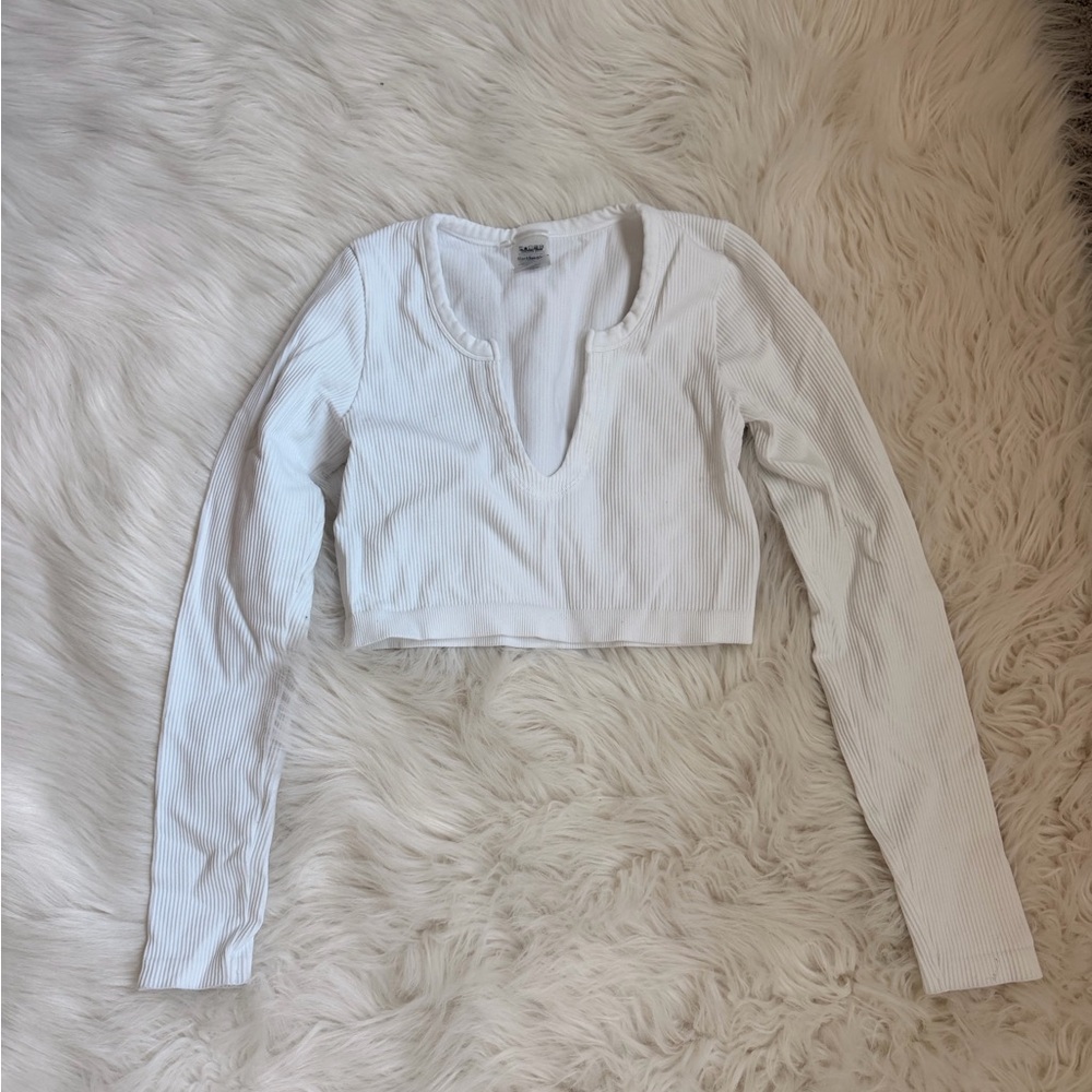 Aritzia White Ribbed Long Sleeve Crop Top